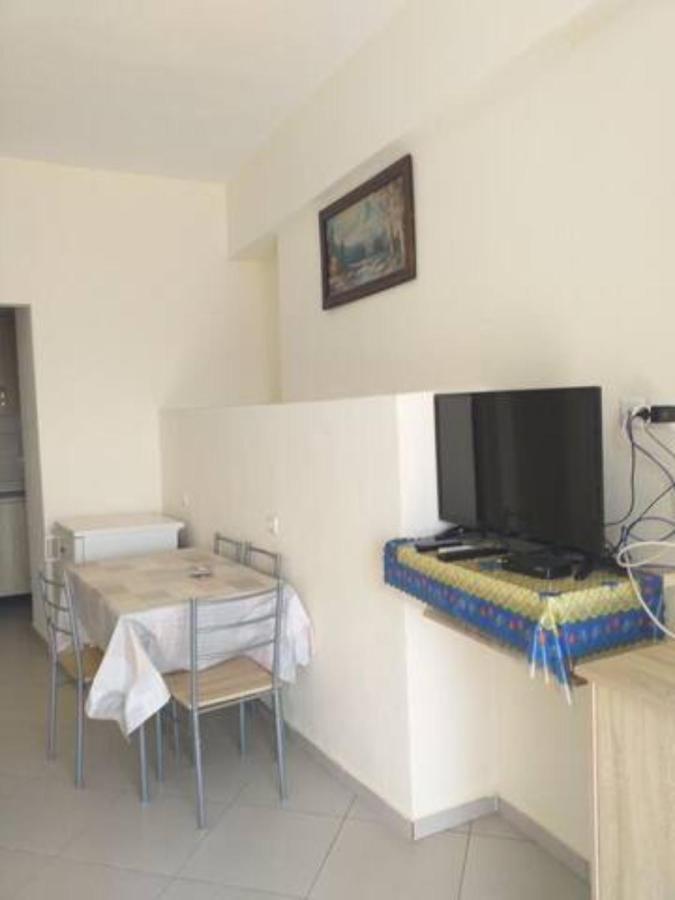 סרנדה Vasili Sunstay Apartments מראה חיצוני תמונה