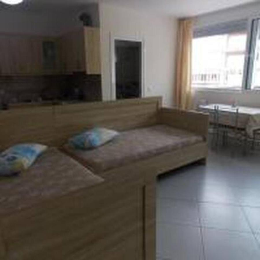 סרנדה Vasili Sunstay Apartments מראה חיצוני תמונה